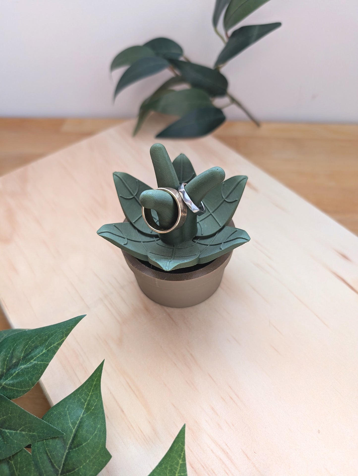 The Frond - Ring Holder